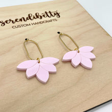 Load image into Gallery viewer, Modern Flower Charm Earrings - Pink (Acrylic)
