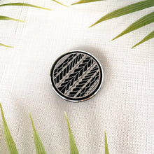 Load image into Gallery viewer, Tribal Engraved Phone Grip #1 (Metal)