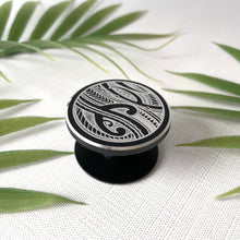 Load image into Gallery viewer, Tribal Engraved Phone Grip #2 (Metal)