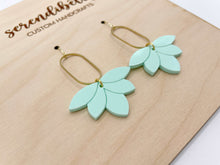 Load image into Gallery viewer, Modern Flower Charm Earrings - Mint (Acrylic)