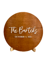 Load image into Gallery viewer, Simple Round Wedding Name Sign